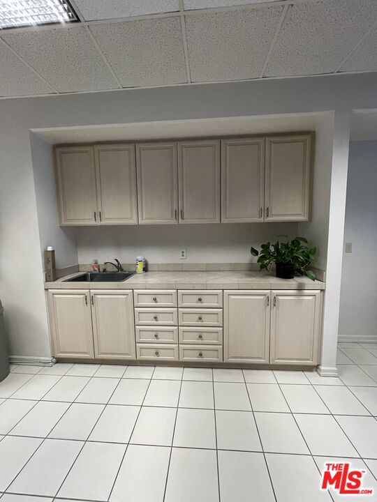 600 W 9th Street, Los Angeles CA: https://media.crmls.org/mediaz/ea7918b8-f0e2-43e4-bed1-de8814be162d.jpg