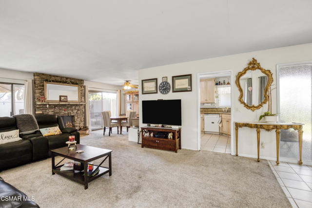 2190 Westshore Lane, Westlake Village CA: https://media.crmls.org/mediaz/ea791932-5d27-4daf-a680-9f0ff438613d.jpg