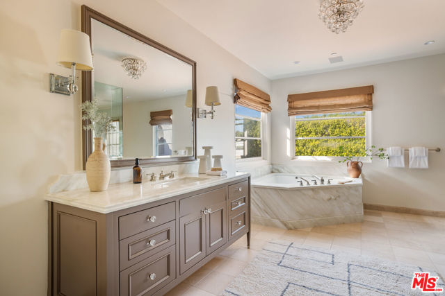 706 N Crescent Drive, Beverly Hills CA: https://media.crmls.org/mediaz/ea79dd72-aa7a-4e4b-853c-445d28b66db9.jpg