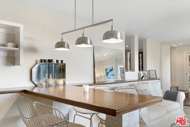 3625 Serra Road, Malibu CA: https://media.crmls.org/mediaz/ea79e2e5-d0ea-4d04-bcc9-8c64e11d253d.jpg