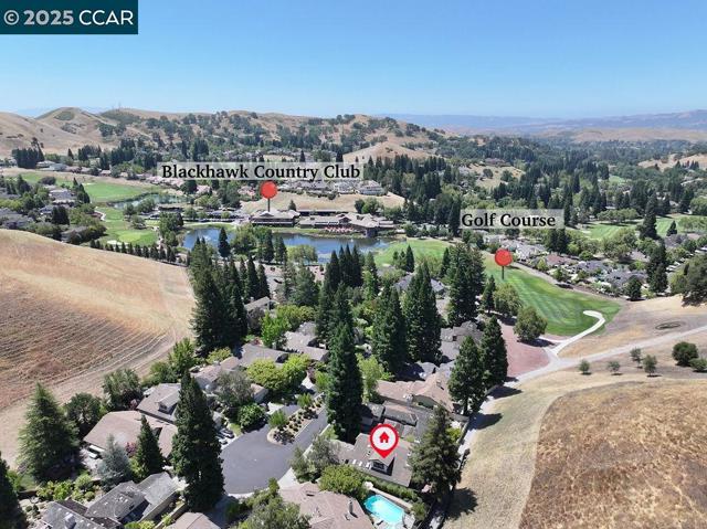 959 Redwood Dr, Danville CA: https://media.crmls.org/mediaz/ea7a5cf7-e405-4515-85a8-2e6c45f1fb0e.jpg