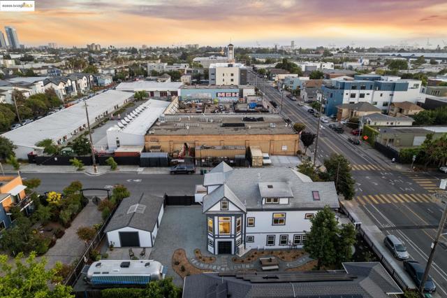 2602 Adeline St, Oakland CA: https://media.crmls.org/mediaz/ea7a72e7-303b-40f7-a43c-a593b608fb00.jpg