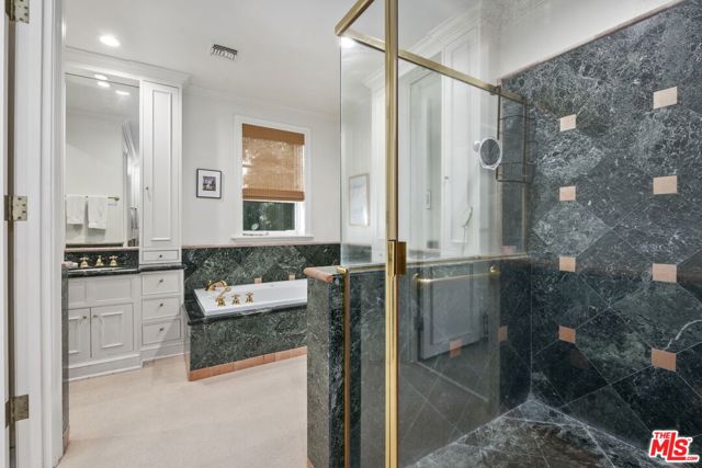 1634 Gilcrest Drive, Beverly Hills CA: https://media.crmls.org/mediaz/ea7a91f1-d41b-44f7-8dac-96a773d10e0b.jpg