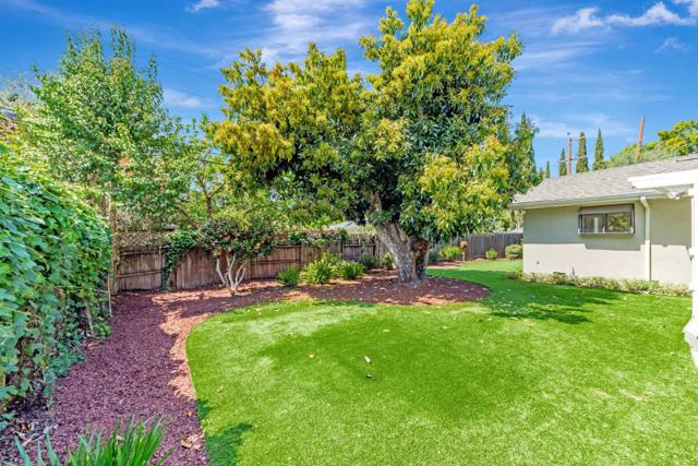 171 E Creek Drive, Menlo Park CA: https://media.crmls.org/mediaz/ea7ab2e3-d516-436c-adfb-f1d2f8ebf591.jpg