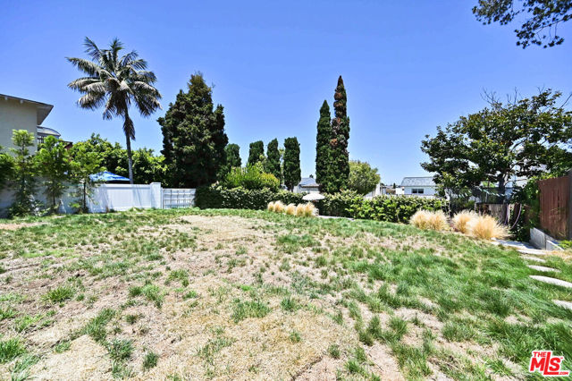 1545 3rd Street, Manhattan Beach CA: https://media.crmls.org/mediaz/ea7aca14-e7b7-4995-bbe6-0c98d81ee759.jpg