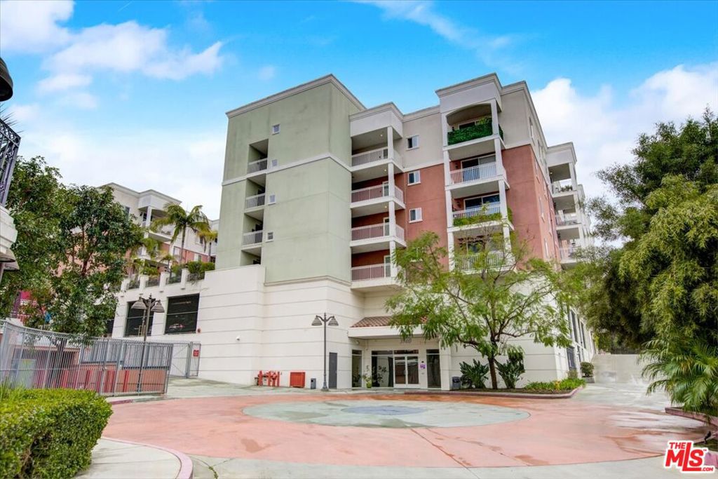 3740 Santa Rosalia Drive 425, Los Angeles, CA 90008
