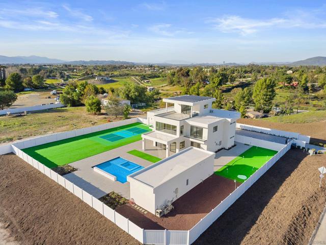 41955 Altanos Road, Temecula CA: https://media.crmls.org/mediaz/ea7be040-af93-4047-af15-e260d988eb6c.jpg