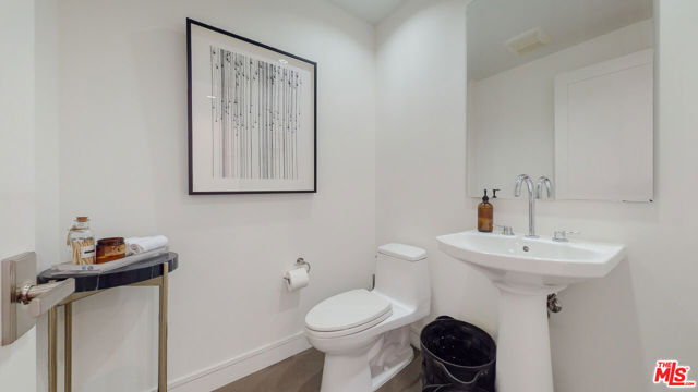 1400 N Fuller Avenue, Los Angeles CA: https://media.crmls.org/mediaz/ea7c187e-3d6b-46bd-90b4-d5c1576a4150.jpg