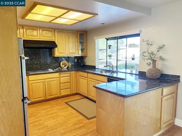 109 Scotts Chute Ct, Richmond CA: https://media.crmls.org/mediaz/ea7c2616-f924-4330-88ec-5573735fd226.jpg
