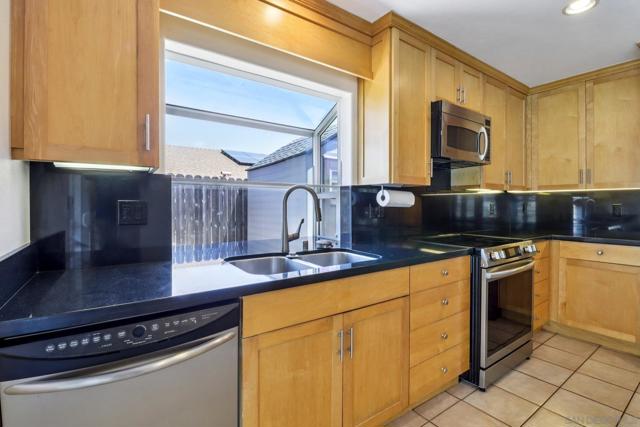 13002 Standish Dr, Poway CA: https://media.crmls.org/mediaz/ea7c2f5c-4db2-4362-a5ae-d0c74e6ecf27.jpg