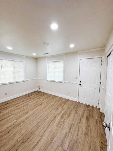Image 5 of 14 For 990 Arcade Boulevard