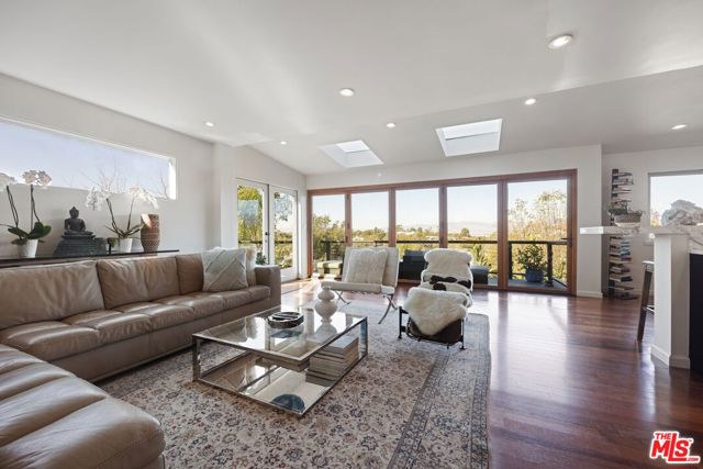 7483 Palo Vista Drive, Los Angeles CA: https://media.crmls.org/mediaz/ea7ce3ab-c64f-4fc4-bcf4-f80a0658ea69.jpg