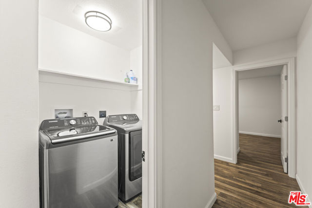 11621 Sunshine Terrace, Studio City CA: https://media.crmls.org/mediaz/ea7d0925-e8a4-4b56-99f8-112e7627699c.jpg
