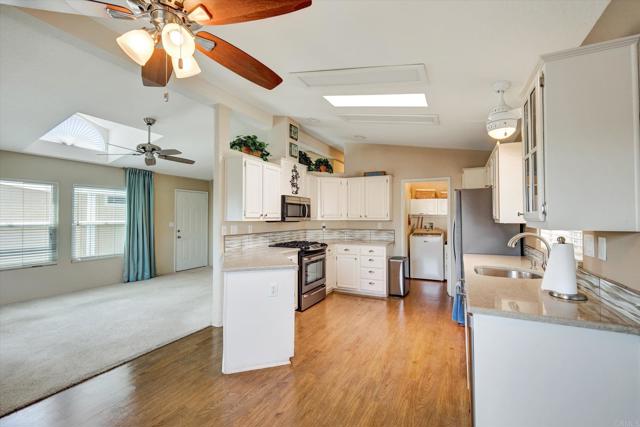 Detail Gallery Image 11 of 26 For 168 Roadrunner Ln, Oceanside,  CA 92057 - 2 Beds | 2 Baths