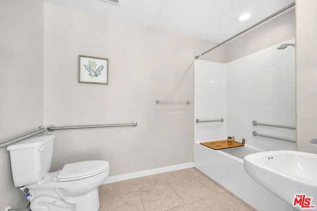 746 Farrier Way, Upland CA: https://media.crmls.org/mediaz/ea7d605e-f914-4b09-8294-94ebee0bee1b.jpg