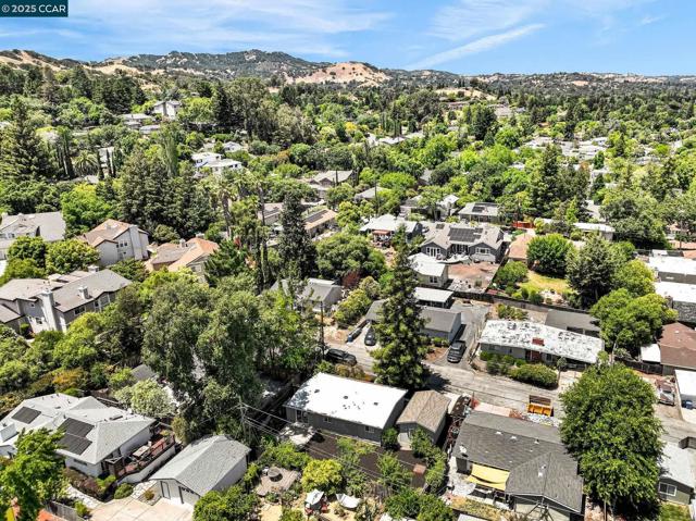 121 School Ln, Walnut Creek CA: https://media.crmls.org/mediaz/ea7d93a5-8815-4bc8-a30b-01db5956b79a.jpg