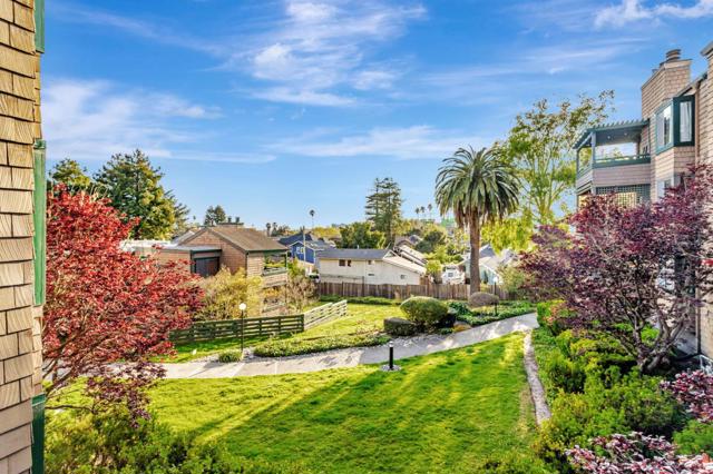 323 Broadway, Santa Cruz CA: https://media.crmls.org/mediaz/ea7e2e1b-38f6-44d7-9804-608f7b6e79d1.jpg