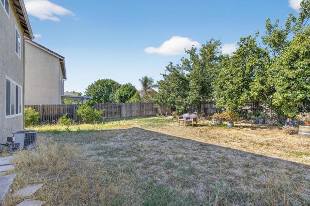 5817 Spring Flower Drive, Elk Grove CA: https://media.crmls.org/mediaz/ea7e5d11-5199-4783-9eeb-09a13373bc57.jpg