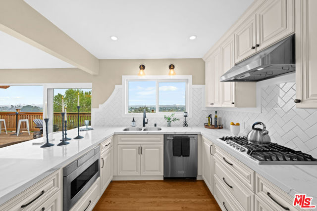 4113 Don Diablo Drive, Los Angeles CA: https://media.crmls.org/mediaz/ea7e6368-e80e-4ed2-9b17-f055ac0eb5e6.jpg