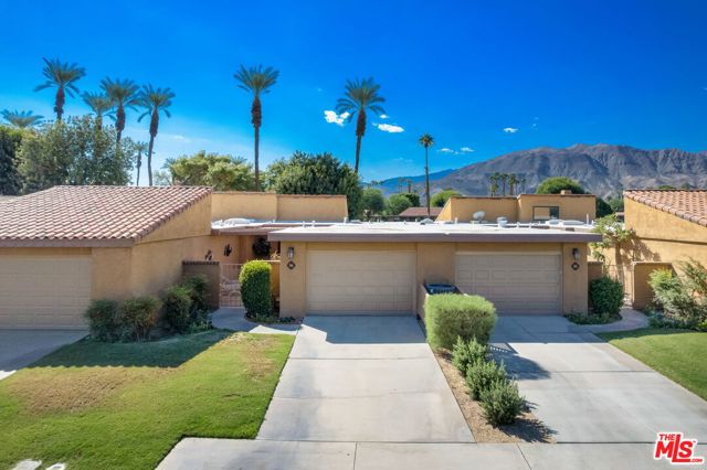 60 La Ronda Drive, Rancho Mirage CA: https://media.crmls.org/mediaz/ea7e6bc5-6335-4bfe-997d-e1c4992cbd5d.jpg