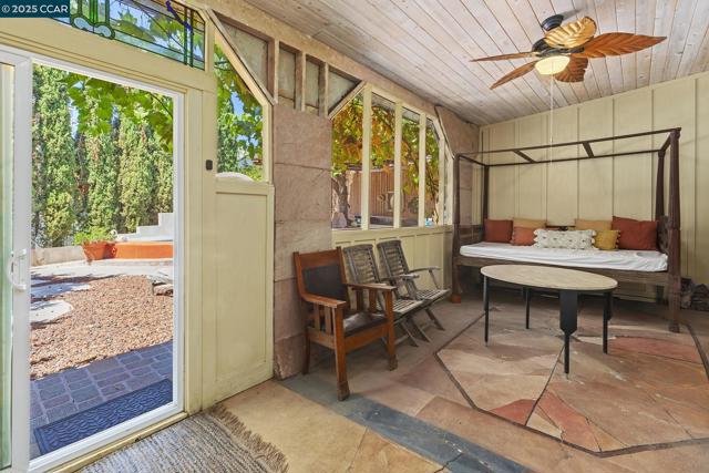 17190 Cedar Ave, Sonoma CA: https://media.crmls.org/mediaz/ea7f0d57-c2df-417f-8dc1-c956f349ba5a.jpg