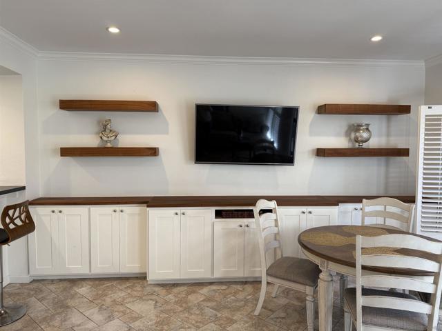 620 State St, San Diego CA: https://media.crmls.org/mediaz/ea7f534e-04a7-43fb-9da0-6532c6dcfc73.jpg