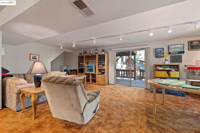 2119 Silverado Way, Arnold CA: https://media.crmls.org/mediaz/ea7ffb1f-6961-4424-9f63-9cc7659e7f42.jpg