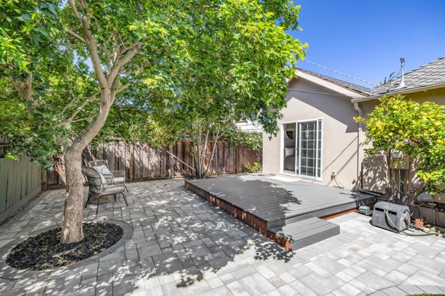 1096 Hawthorne Drive, San Mateo CA: https://media.crmls.org/mediaz/ea8075a5-6bc8-4d94-a0f0-88f83d2838f3.jpg