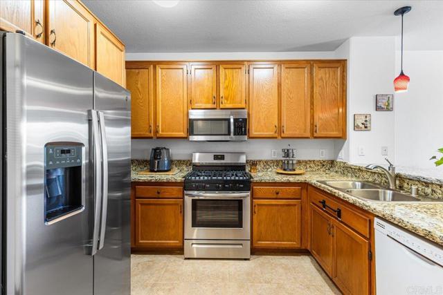 1463 Paseo Aurora, San Diego CA: https://media.crmls.org/mediaz/ea815929-2a57-434d-b92a-3ae9b8946007.jpg