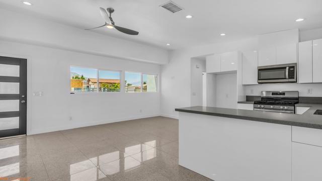 567 W Sunview Avenue, Palm Springs CA: https://media.crmls.org/mediaz/ea818be9-ebf6-4d13-8450-e82c0a6fa25f.jpg