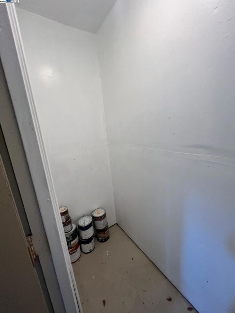 https://media.crmls.org/mediaz/ea81ab8c-9aa7-435f-8976-e73216a0c5b0.jpg?preset=X-Large