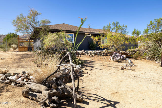 60815 Natoma Trail, Joshua Tree CA: https://media.crmls.org/mediaz/ea81cd23-2ef5-4e04-a25a-ab040bd3d7d6.jpg