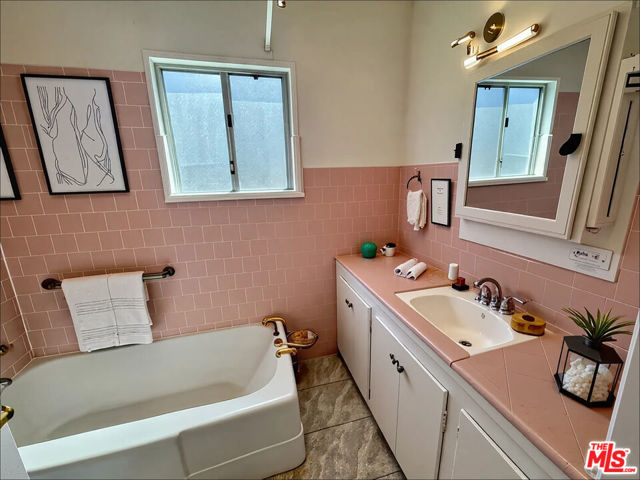 12445 Greene Avenue, Los Angeles CA: https://media.crmls.org/mediaz/ea8245a9-cbfd-4502-bd67-ffe70d4422e0.jpg