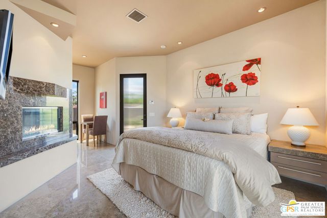 4 Paradise Cove Court, Rancho Mirage CA: https://media.crmls.org/mediaz/ea8260ca-46cd-4f5c-80fe-03f22bd27f10.jpg