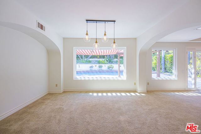 3926 Corte Cancion, Thousand Oaks CA: https://media.crmls.org/mediaz/ea831588-3aa4-4692-a011-4a209e2c5040.jpg