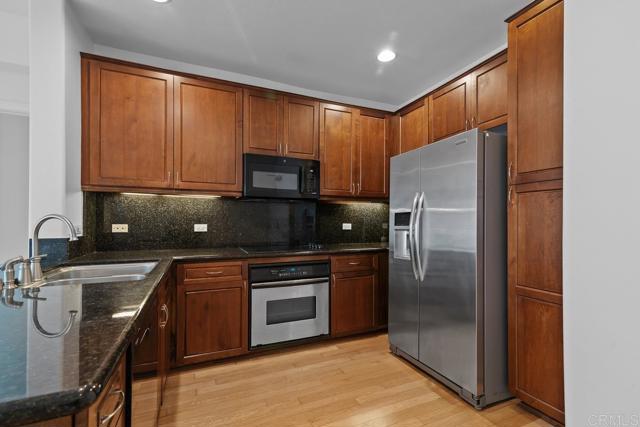 Detail Gallery Image 7 of 27 For 3857 Pell Pl #406,  San Diego,  CA 92130 - 2 Beds | 2 Baths