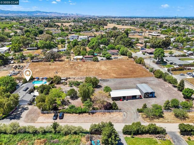 91 Lozoya Way, Oakley CA: https://media.crmls.org/mediaz/ea847502-8160-47a2-b947-3e11687c0f56.jpg