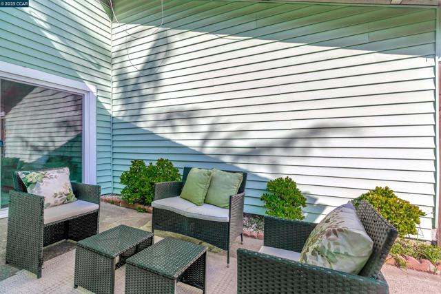 19 Marques Pl, Danville CA: https://media.crmls.org/mediaz/ea84f959-660a-450b-8905-2936200d8be4.jpg