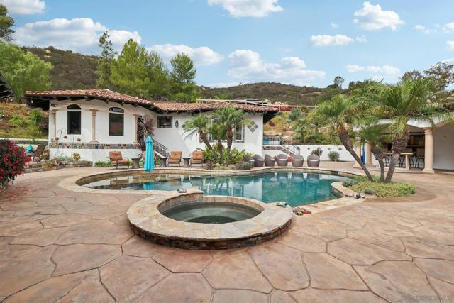13371 Summit Cir, Poway CA: https://media.crmls.org/mediaz/ea84fe66-0309-400e-b4d4-dfbe196d87c8.jpg