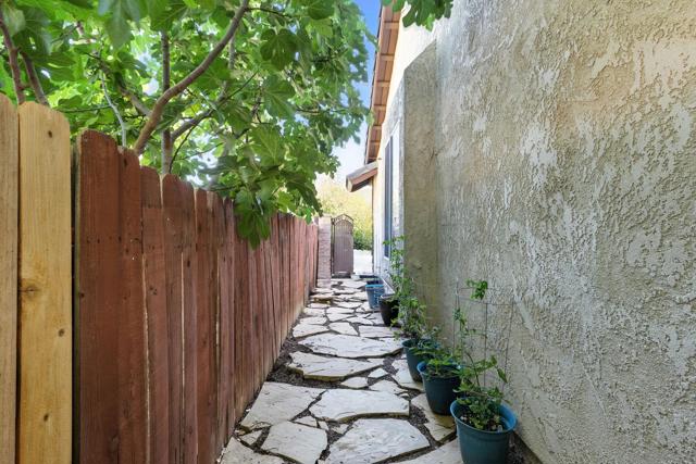 23886 Red Clover Cir, Murrieta CA: https://media.crmls.org/mediaz/ea856e3f-773a-40a4-ba9d-e0fb8da822d4.jpg