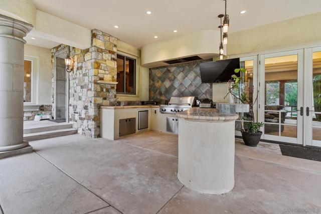 14380 Ciera Court, Poway CA: https://media.crmls.org/mediaz/ea85d9b7-0321-49fc-ae27-34b9fcf3228f.jpg