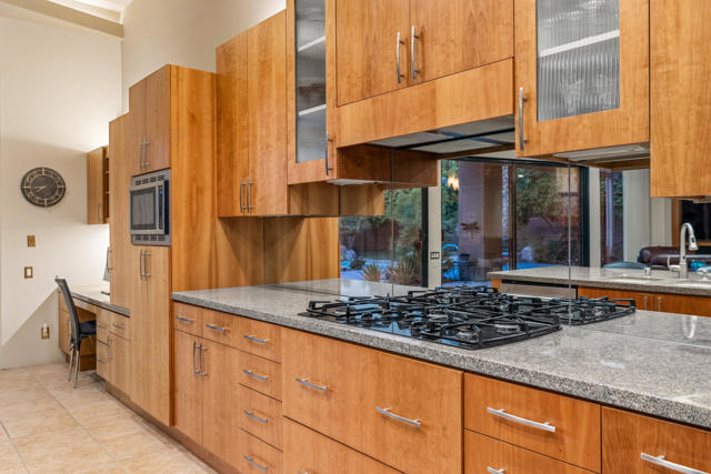 12 Boulder Lane, Rancho Mirage CA: https://media.crmls.org/mediaz/ea861d72-3cf5-41fe-86bc-8907d572ad97.jpg