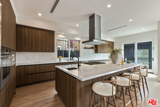 908 Rosecrans Avenue, Manhattan Beach CA: https://media.crmls.org/mediaz/ea864d22-7ac2-4371-9910-f9f6cdd0a512.jpg