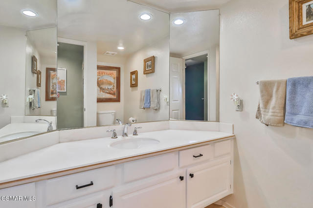 388 Country Club Drive, Simi Valley CA: https://media.crmls.org/mediaz/ea86cfd7-d0ae-4426-aac4-9ef59fcf4ae2.jpg