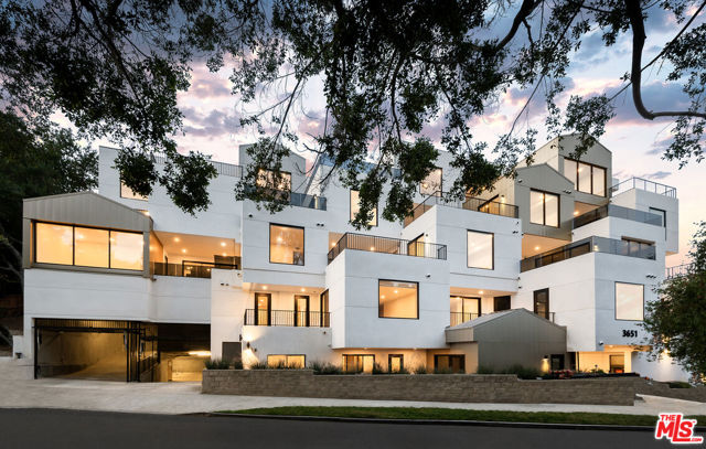 3651 Regal Place, Los Angeles CA: https://media.crmls.org/mediaz/ea86fec8-6ee1-4439-b8fa-97f59403f5e4.jpg