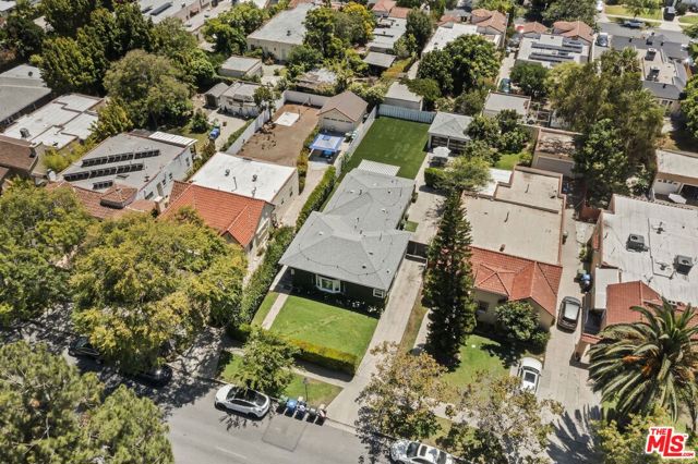 6526 San Vicente Boulevard, Los Angeles CA: https://media.crmls.org/mediaz/ea870c3d-1d1c-49d6-809c-26705ea95057.jpg
