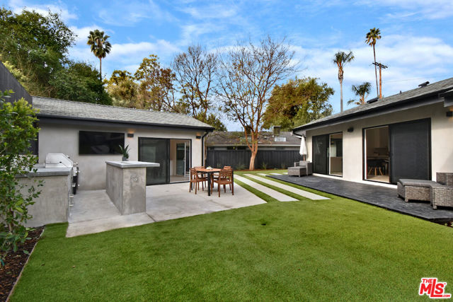 4512 Libbit Avenue, Encino CA: https://media.crmls.org/mediaz/ea871026-f27d-46c2-943e-25d750a37d8e.jpg