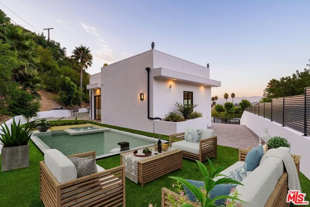 4637 Dunas Lane, Tarzana CA: https://media.crmls.org/mediaz/ea8765bb-519e-4496-9483-6ecb30bedd5c.jpg