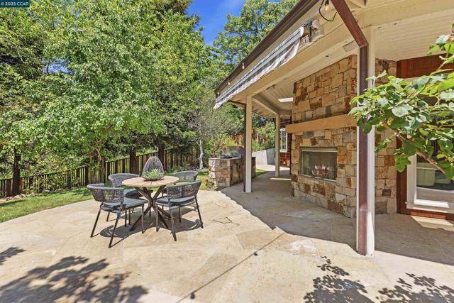 1754 Reliez Valley Rd, Lafayette CA: https://media.crmls.org/mediaz/ea87a10a-035f-44fe-b782-2e962d911063.jpg
