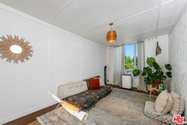 1631 Champlain Terrace, Los Angeles CA: https://media.crmls.org/mediaz/ea87bde2-d257-437d-86df-f66accf7a2d9.jpg